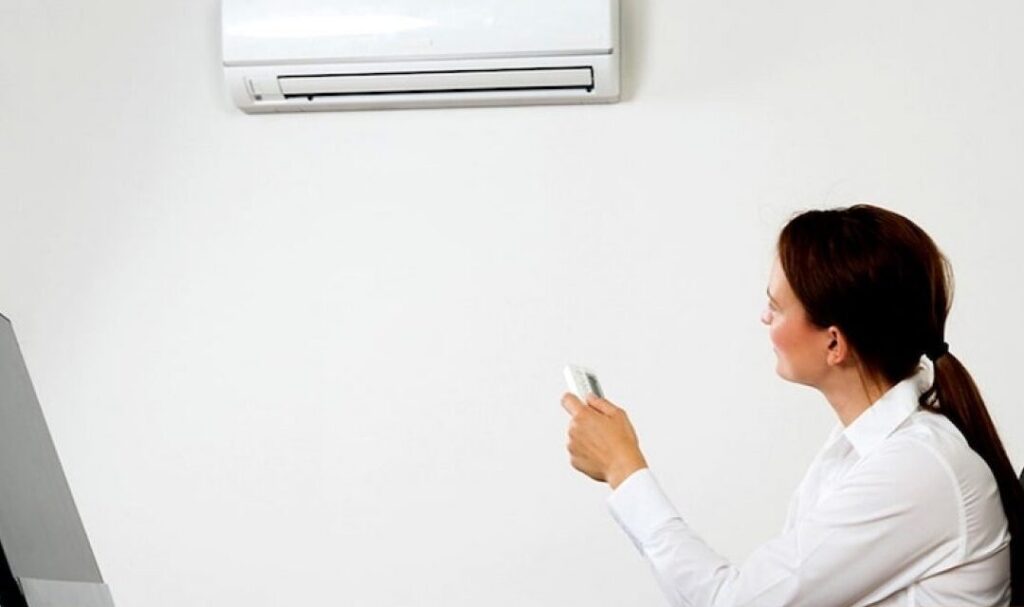 Những ảnh hưởng khi ngồi trong phòng máy lạnh lâu