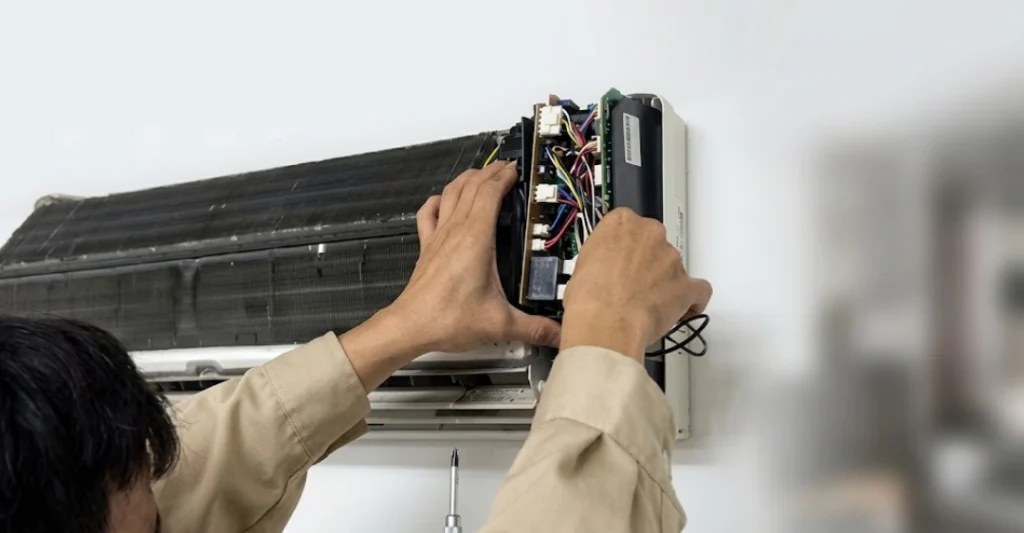 Máy lạnh Reetech báo lỗi E2 là mã lỗi cảm biến nhiệt độ ngoài dàn nóng
