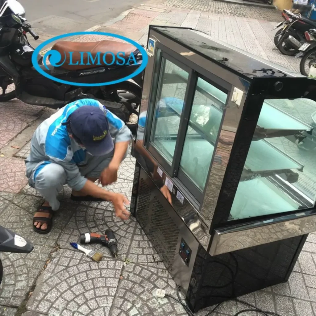 quy trình sửa tủ trưng bày bánh kem