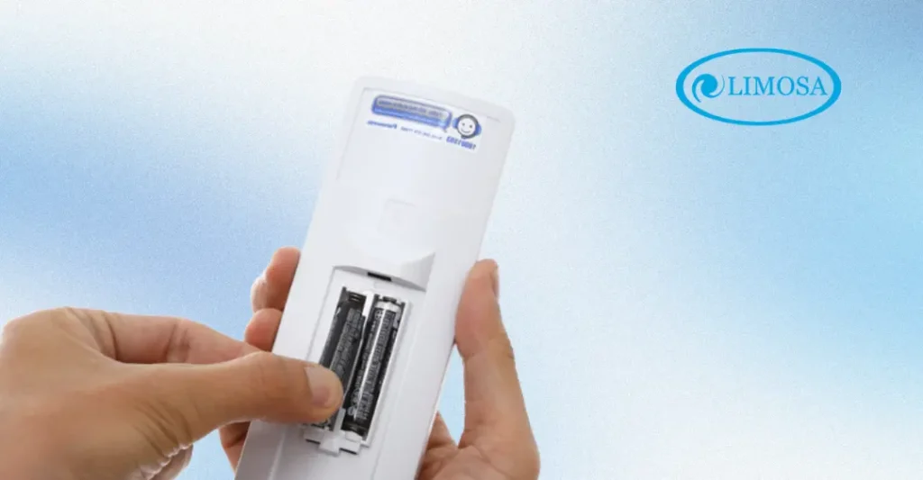 tháo pin điều khiển máy lạnh