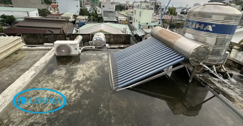 cục nóng bị dính mưa