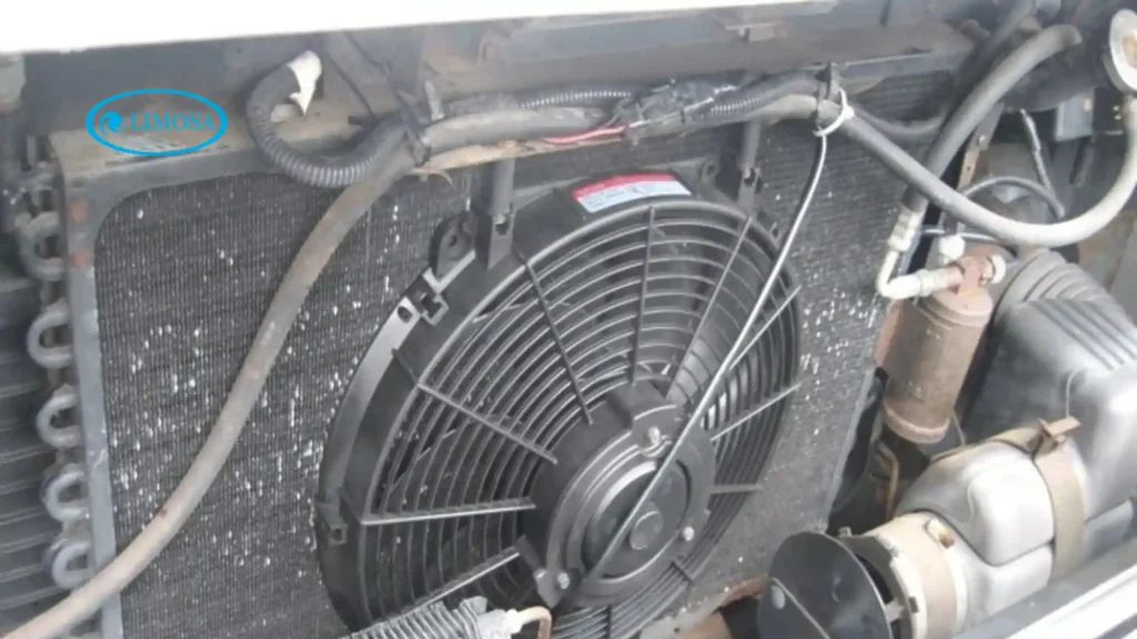 Quạt gió dàn nóng bị gãy hoặc khô dầu