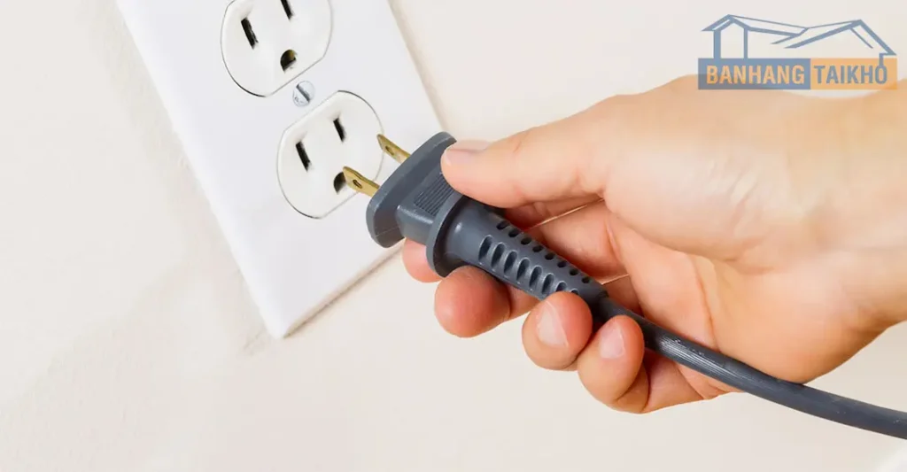Dây điện nguồn hoặc giắc cắm vào động cơ bị lỏng, đứt