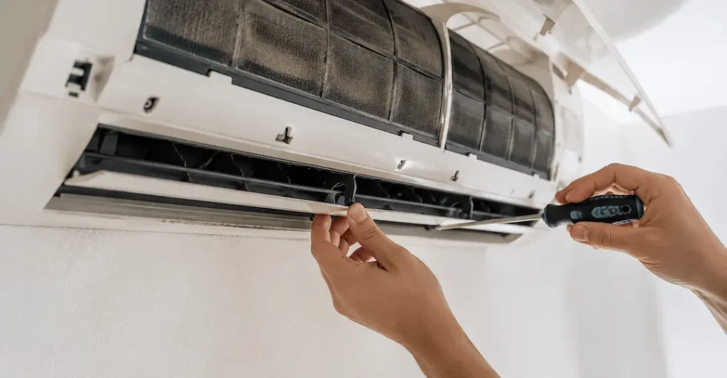 Hướng dẫn tự kiểm tra và khắc phục máy lạnh Aqua lỗi E1 tại nhà