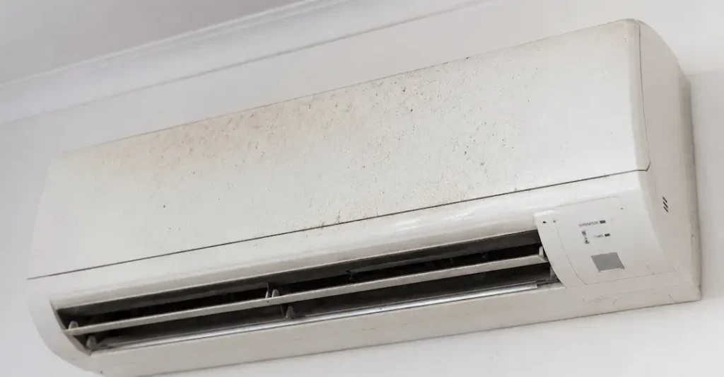 Máy lạnh quá bẩn hoặc môi trường nhiệt độ phòng dị thường