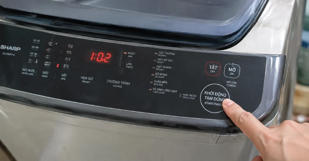 Khởi động lại chu trình giặt máy giặt Sharp sau khi khắc phục lỗi E19
