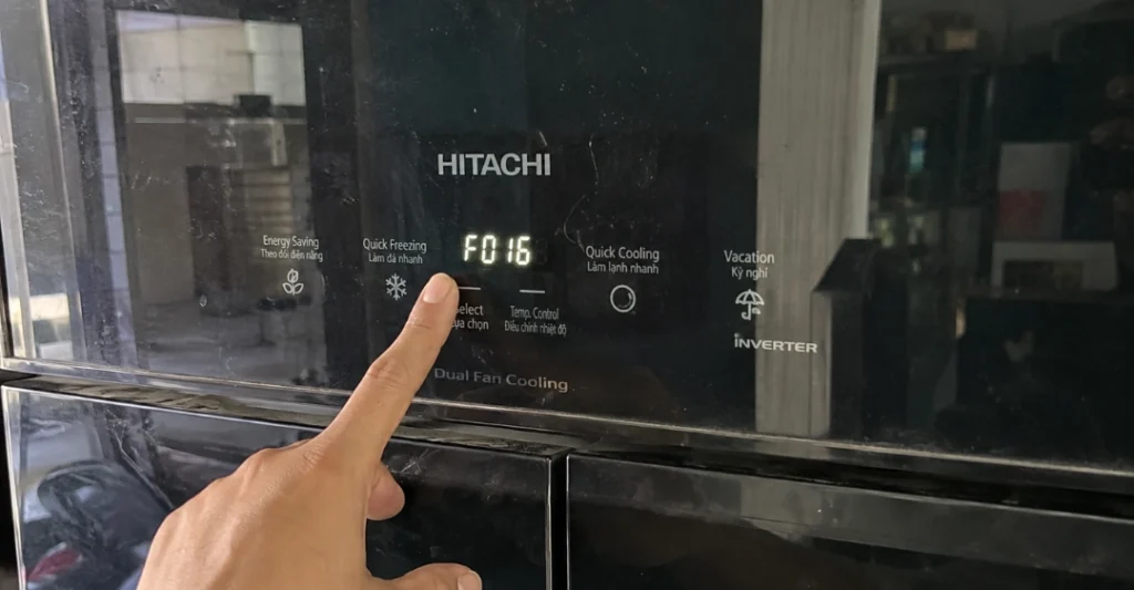 Lỗi F016 tủ lạnh Hitachi