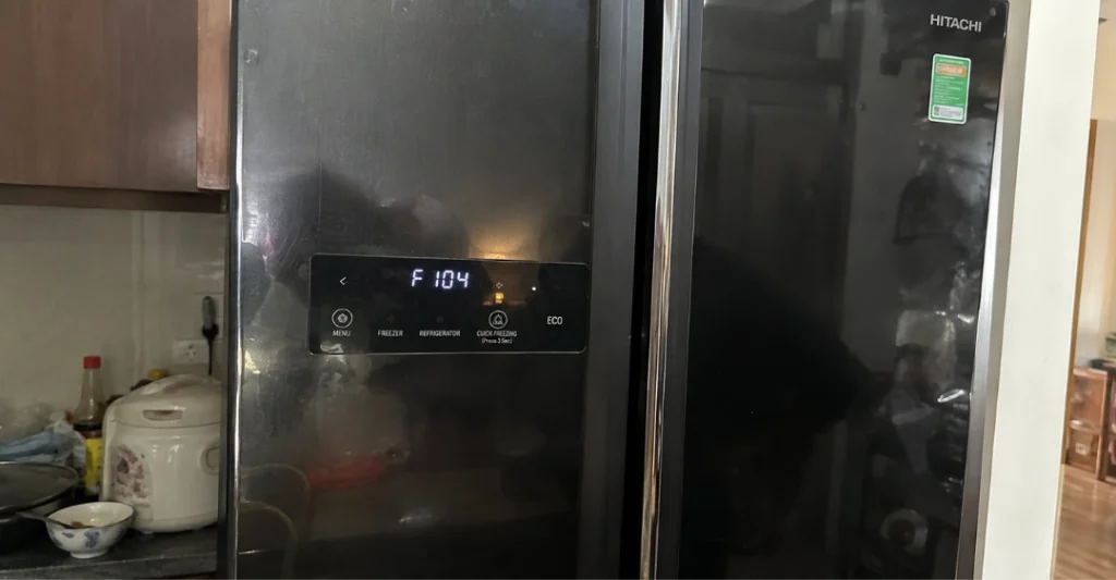 Dấu hiệu nhận biết tủ lạnh Hitachi báo lỗi F104