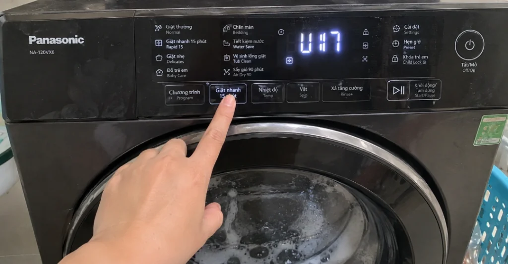 Bảng điều khiển máy giặt Panasonic đang lỗi U17